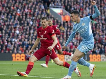 Liverpool và Manchester City hòa nhau 2-2 tại Anfield vào Chủ Nhật